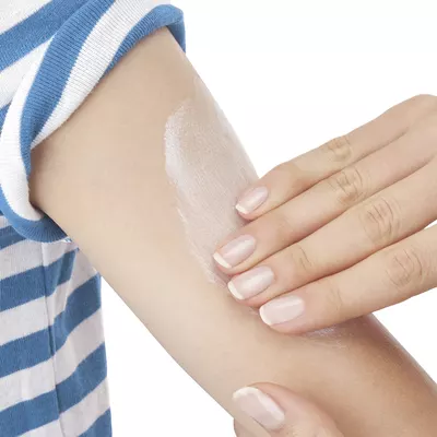 Виши (Vісhy) Капиталь Солей спрей-флюид солнцезащитный водостойкий для чувствительной кожи детей SPF50+ 200 мл — Фото 6